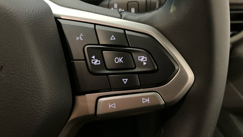 Volkswagen Transporter T32 Lwb Electric 160kW 65kWh Commerce Pro Kombi Van Auto